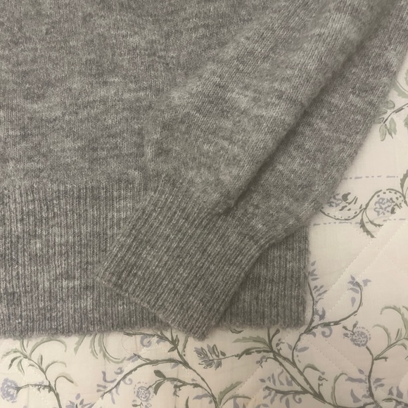 Beautiful condition, super soft grey sweater with pearl collar detailing. - Picture 5 of 5